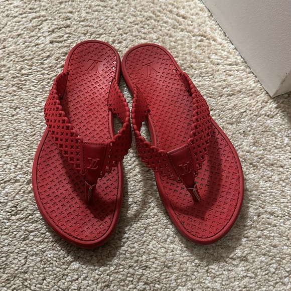 Louis vuttion slides - Picture 2 of 4